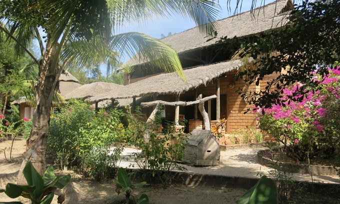 Casamance Casa | Casabéné - Una caja de ensueño a la orilla del agua