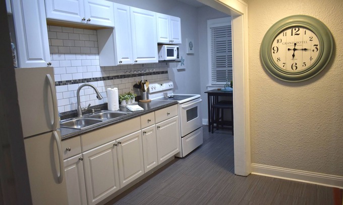 Courier City - Oscawana Apartamento | Casablanca of Hyde Park "Suite Poseidon" Furnished Apartment In South Tampa