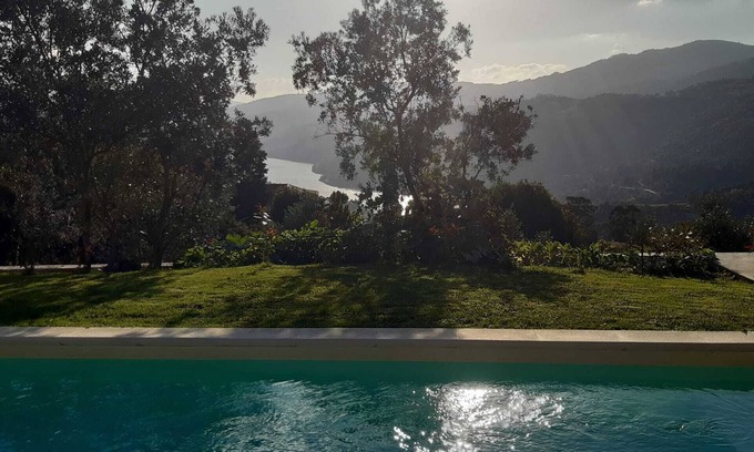 Resende Otro | Casa do Casal em Resende com Vista Para o Rio Douro