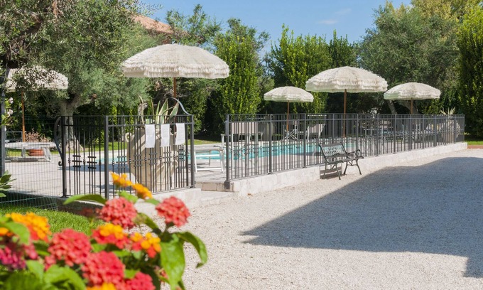 Pianella Casa | Antigua casa de campo "Casale Giacinta" entre mar y montaña con piscina
