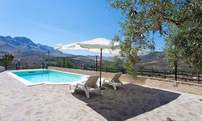 Casteldaccia Villa | Casale de los Olivos, la antigua residencia de piedra toba con vistas y piscina