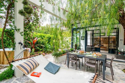 Golfe Juan Villa | Casalina - Magnifique Villa sur le bord de mer, 50m de la plage
