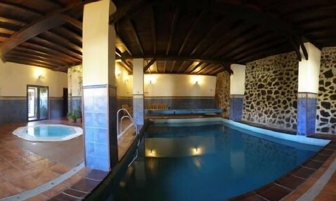 Mecina Bombaron Cabaña | Casa rural con WiFi gratis, Spa y piscina comunitaria en La Alpujarra 5 personas