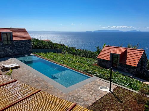 Gaula Villa | CASAS DO LARANJO- Cottages & Infinity Pool