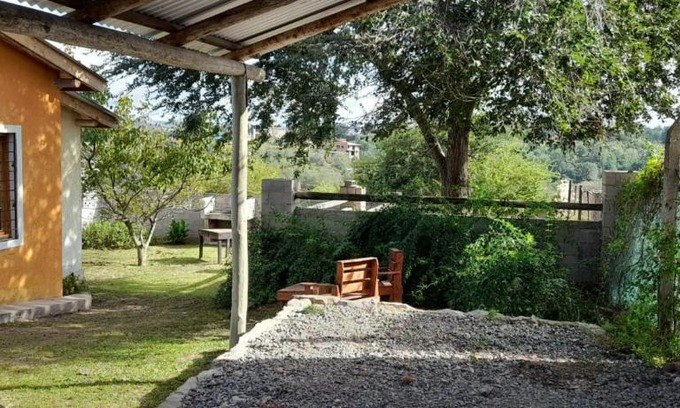 Huerta Grande Chalet De Esquí | Casas HG-Desayuno sencillo entregado al check in-Pileta climatizada en predio a 2 kilómetros-Acepta mascotas bajo petición-Cochera para 1 auto