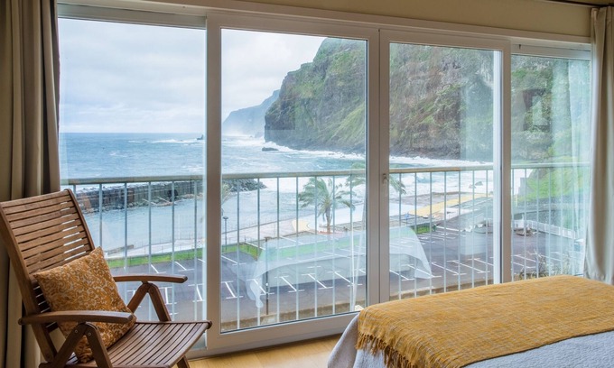 Ponta Delgada Casa | CASAS MARE 2 ¡Casa de vacaciones con una vista impresionante de la costa norte de Madeira!