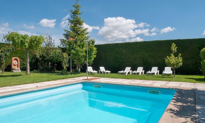 Solosancho Cabaña | LOS MOROS - Casa Rural para grupos de 8 personas en Ávila con piscina