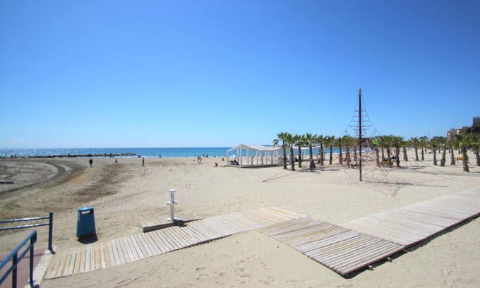 Vista Hermosa Apartamento | Precioso apartamento en el centro de Alicante, frente a la playa del Postiguet.