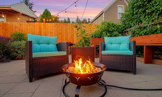 Cle Elum Apartamento | Cascade Getaway - Heart of Cle Elum - Full Kitchen, Private Patio & Pet Friendly