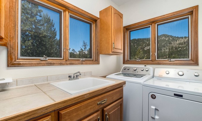 Aspen Brook Casa | Cascade - Spacious Family Mountain Retreat - Quiet Neighborhood