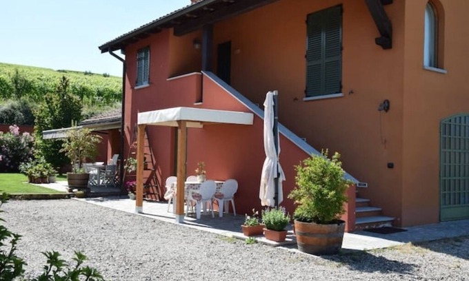 Nizza Monferrato Casa | Cascina dei Giacinti Farmhouse: Grape Cottage
