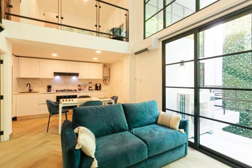 Santa Ana Apartamento | Casco Viejo Loft with Balcony - Rooftop Pool and Gym