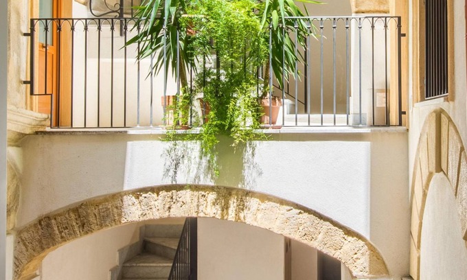 Castellammare Vucciria Apartamento | Casetta Gialla Alla Vucciria by Wonderful Italy