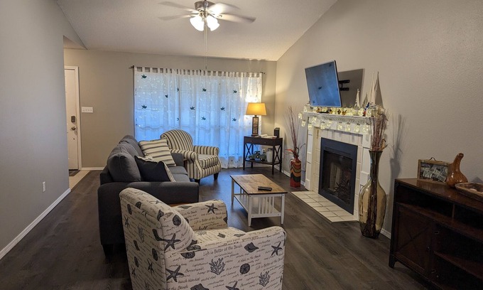 Northeast Pensacola Casa | Hermosa casa, conveniente para I-10, aeropuerto, centro de la ciudad, UWF / PSC, playas y más