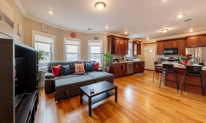 Dorchester Apartamento | 90-Boston Spacious Convenient Apartment