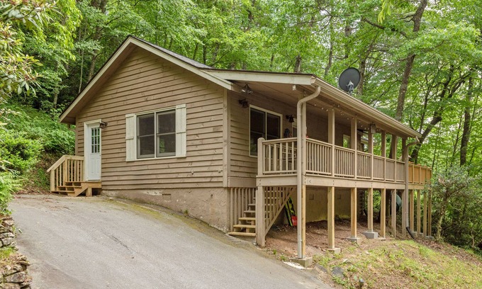 Cashiers Casa | Cashiers Cabin*Kid Retreat+Slide*Waterfalls