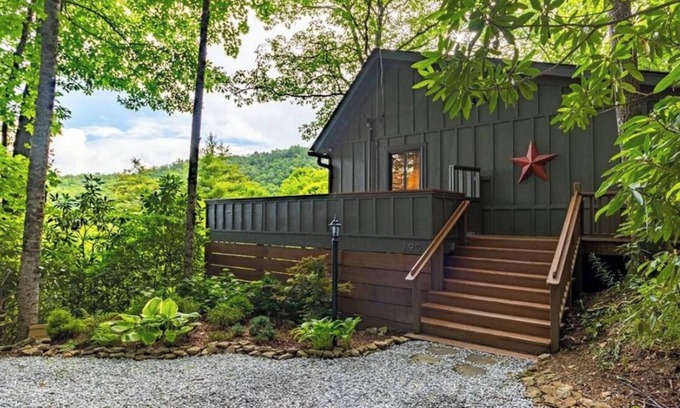 Cashiers Casa | Cashiers Luxe Cottage! Beautiful view and only less than a 1.5 miles to town