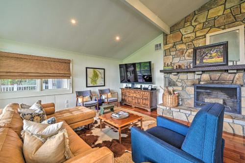 Cashiers Casa | Cashiers Retreat with Fireplace and Mtn Views!