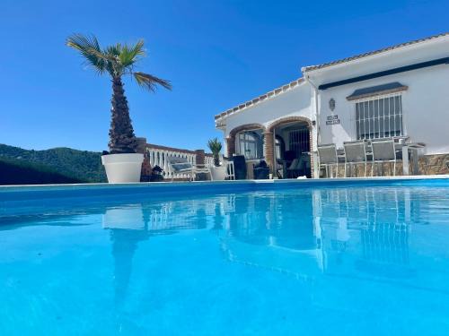 Viñuela Cama Y Desayuno | Casira, casitas en kamers, Viñuela, Andalucía