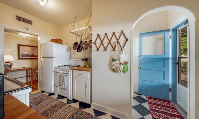 Sam Hughes Apartamento | Charming / Sam Hughes / 1 BR 1 BA / Outdoor Dining