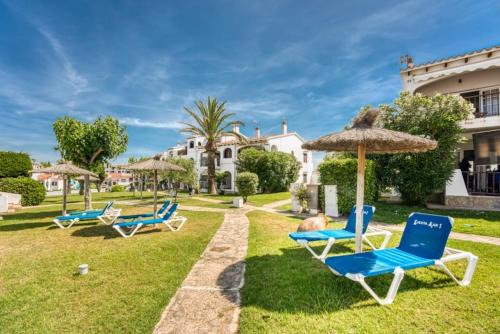 Cala en Porter Apartamento | Casita al lado de la playa con piscina y jardines en Menorca