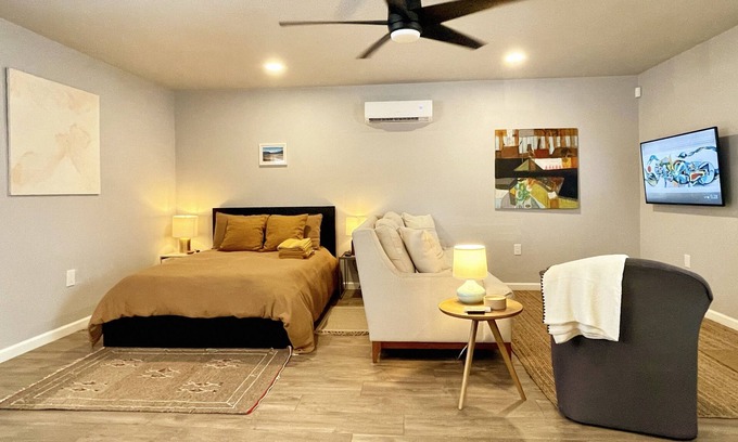 North San Antonio - SAT Casa | Casita at Casa Rambler (Pet-friendly guest house!)