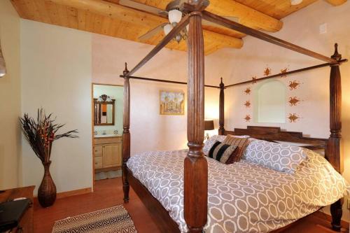 Northeast Santa Fe Casa | Casita Bee, Santa Fe charmer
