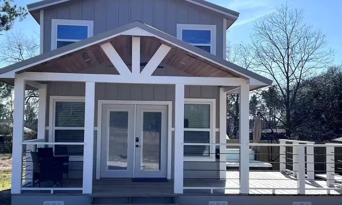 Tyler Cabaña | CASITA BELLA: PRIVATE HOT-TUB, FIREPIT & GRILL.