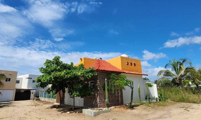 Santa María Colotepec Casa | Casita Blanquis with a view of the sea