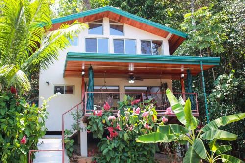 Uvita Casa | Casita Colibri–Mile to the Beach–Cable&Fiber Wifi!