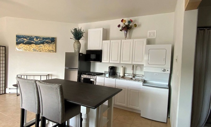Agua Fria Apartamento | Casita de Santa Fe - Modern 1 Bedroom Apt. nestled in Santa Fe Hillside