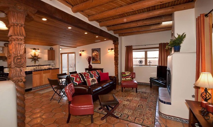 Downtown Santa Fe Cabaña | Casita De Soledad - Dos Espaciosos Patios Y Portal Privados.