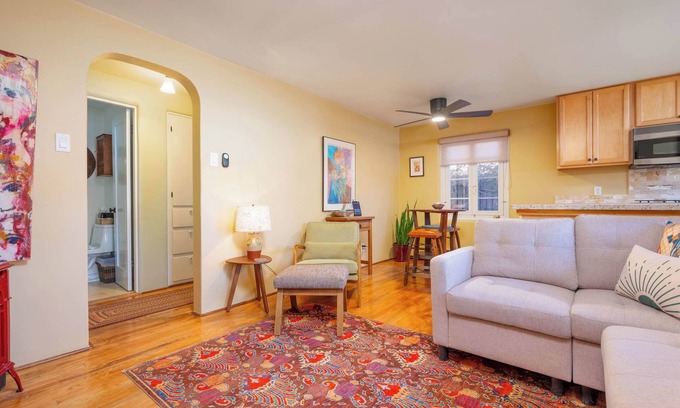 South Capitol Casa | Casita Gomez- Courtyard - Quiet - Railyard - 1BR
