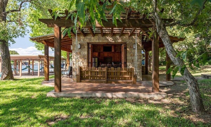 Burnet Casa | Casita Grove - 2 VIVIENDAS / CASITA FRENTE AL AGUA / ELEVADOR DE BARCOS