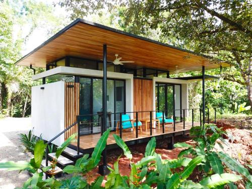 Savegre Casa | Casita Jungle Nest, 5 minutes drive to Playa Linda, 15 to Dominical, Wifi Starlink