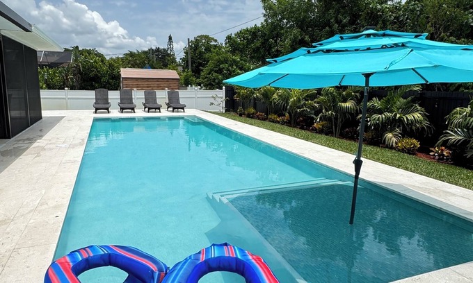 Three Oaks Casa | Casita Linda, 3BR, 2BA, Private heated Pool, Pet Friendly, Great location.