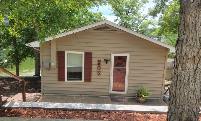 Rocky Mount Casa | Casita Lindy 3 bedroom waterfront home prime fishing and swimming Rocky Mount