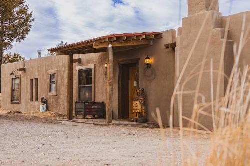 Nogal Casa | Casita Mistica A Southwest Adobe Field Home