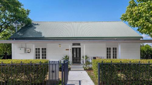Singleton Casa | Casita - Modern 4 Bedroom Cottage In Heart Of Singleton