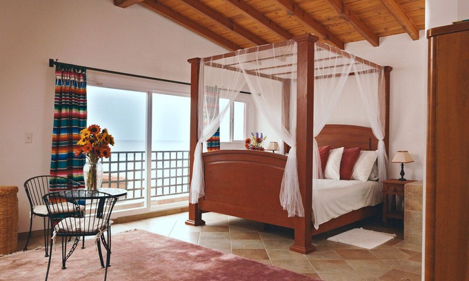La Fonda Apartamento | Casita Norte - Ocean View Suite + Sleeper Sofa