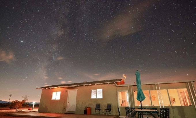 Twentynine Palms Cabina | Casita Verde - Secluded Desert Getaway | Night Skies