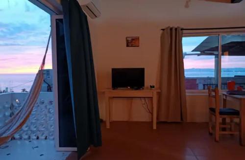 Proyecto Escola Casa | Casita Vista al mar cerca del malecón