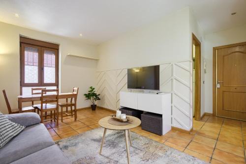 Alcalá de Henares Apartamento | CASONA 44 - Apartamento para 2 con Wifi, AC y Patio Exterior