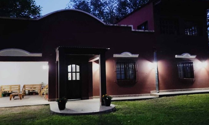 Campo Quijano Cabaña | Casona Las Lechuzas Casa de campo con vistas a los cerros