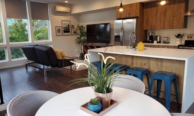 Fairmount Park Apartamento | Casper King Bed w/Private office & Rooftop Deck