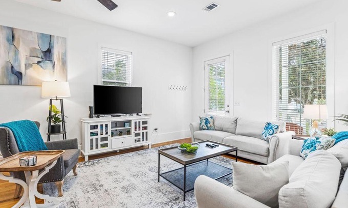 Cassine Village Casa | Cassine Cottage by Coastal Dreamin