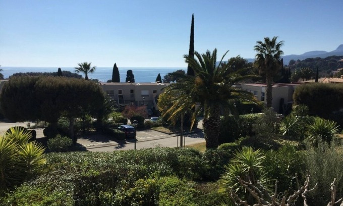Cassis Apartamento | Cassis, Apartment with terrace, sea and cliff views. Private parking, Wifi.