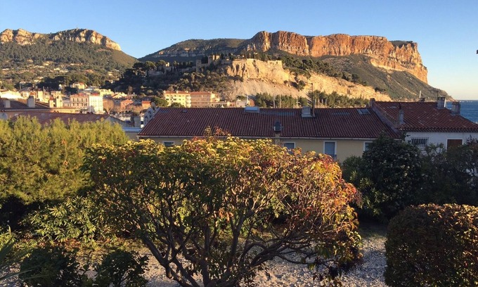 Cassis Apartamento | Cassis T2 air-conditioned south-facing with parking - 50m from port