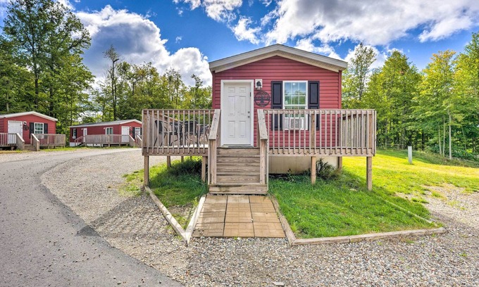 Cassopolis Cabina | Cassopolis Cabin w/ Lake & Fishing Access!