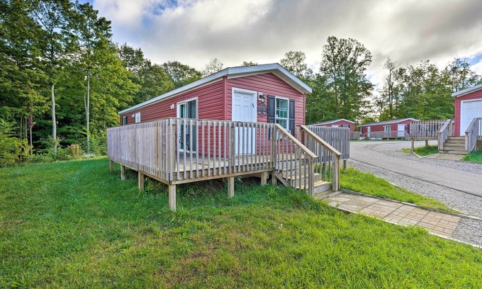 Cassopolis Cabina | Cassopolis Cabin w/ On-Site Fishing Pier!